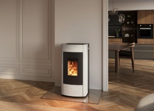 Een moderne RIKA pelletkachel met een vernieuwd jasje