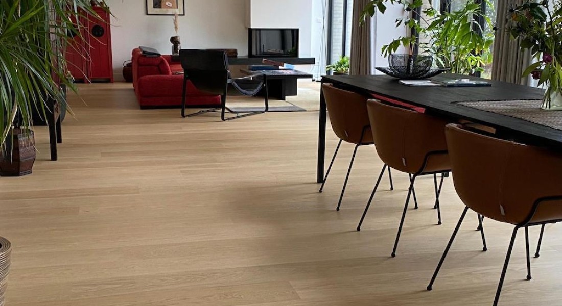 Houten vloer versus PVC: de voor- en nadelen op een rij