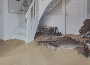 Wanneer moet je een houten vloer schuren? Dit zijn de signalen - 