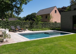 Modern zwembad met sportieve uitstraling - LPW Pools