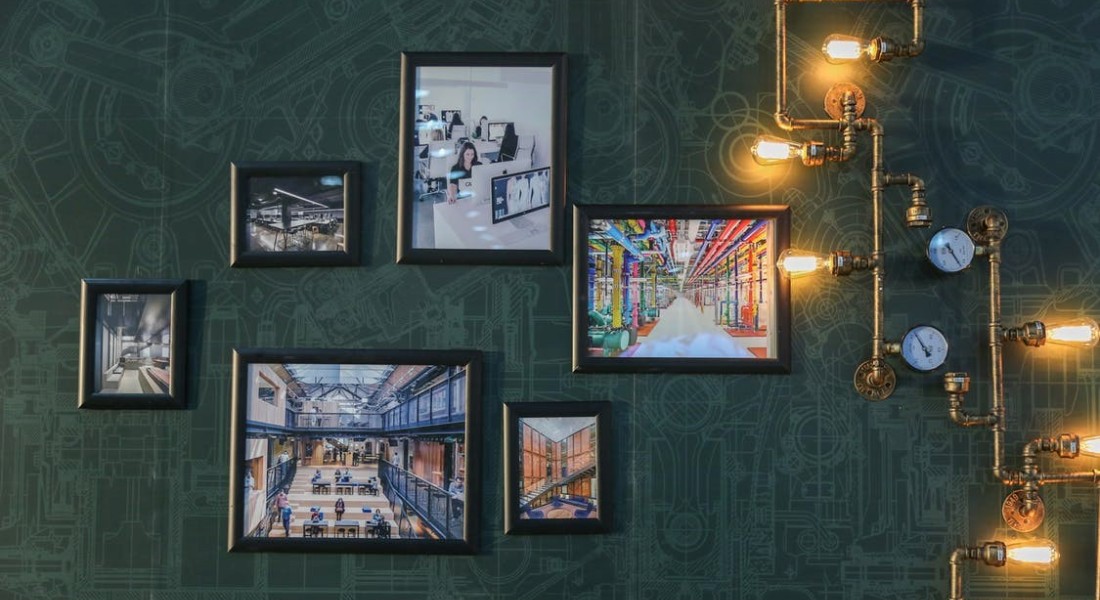 Alleen nog iets aan de muur!