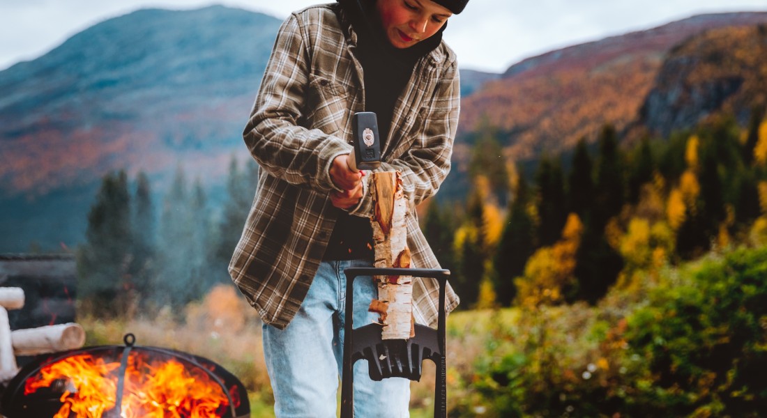 Slim hout kloven voor de houthaard met de Kindling Cracker