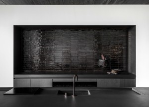 Hoogglans wandtegels voor een rustige en lichte ruimte - Piet Boon tegels by Douglas & Jones