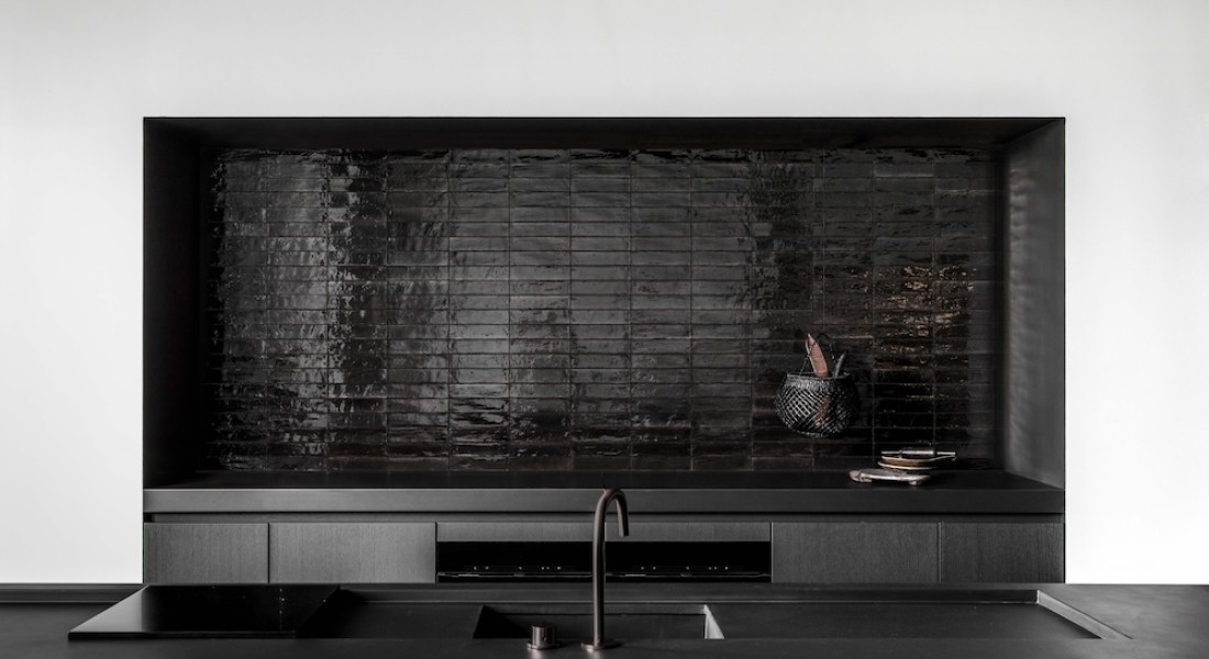 Hoogglans wandtegels voor een rustige en lichte ruimte