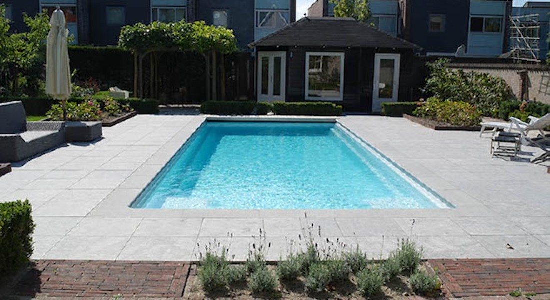 Zonnepanelen voor je zwembad: duurzaam warm water