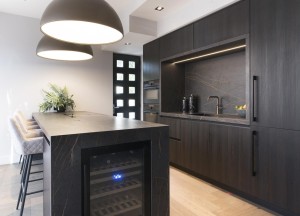 Zwarte keuken met eiland | Kitchenstudio