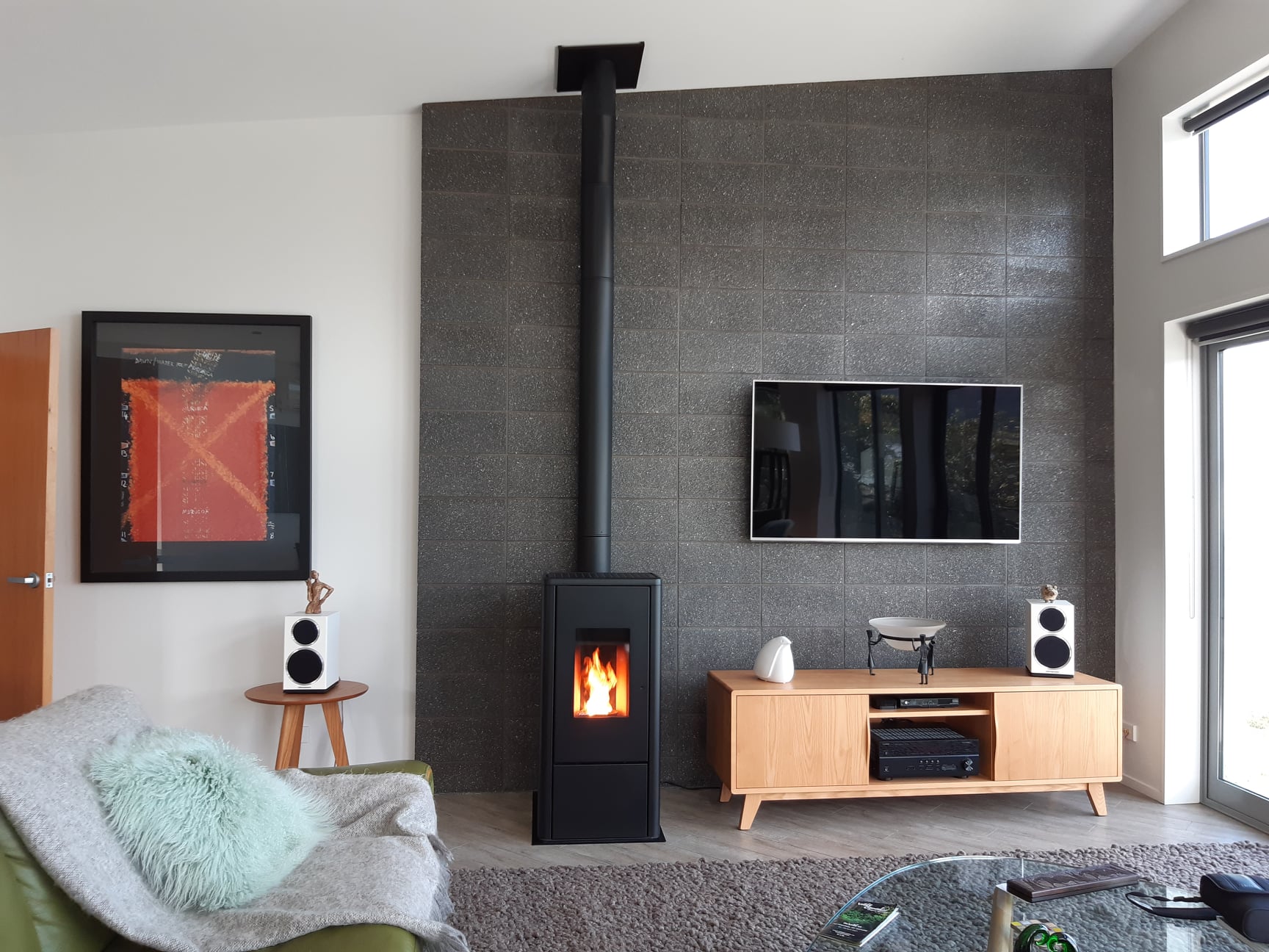 Compacte houtkachel RIKA Livo die een schone ruit UWhaard.nl — free download