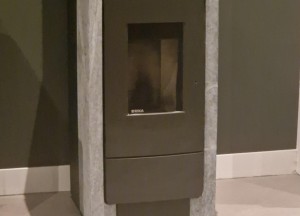 RIKA Como2 pelletkachel die warmte kan nastralen dankzij speksteen - RIKA