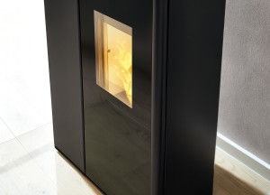 Een ondiepe, stille pelletkachel die je pas na 22 uur stoken moet bijvullen - RIKA