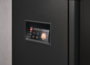 Een ondiepe, stille pelletkachel die je pas na 22 uur stoken moet bijvullen