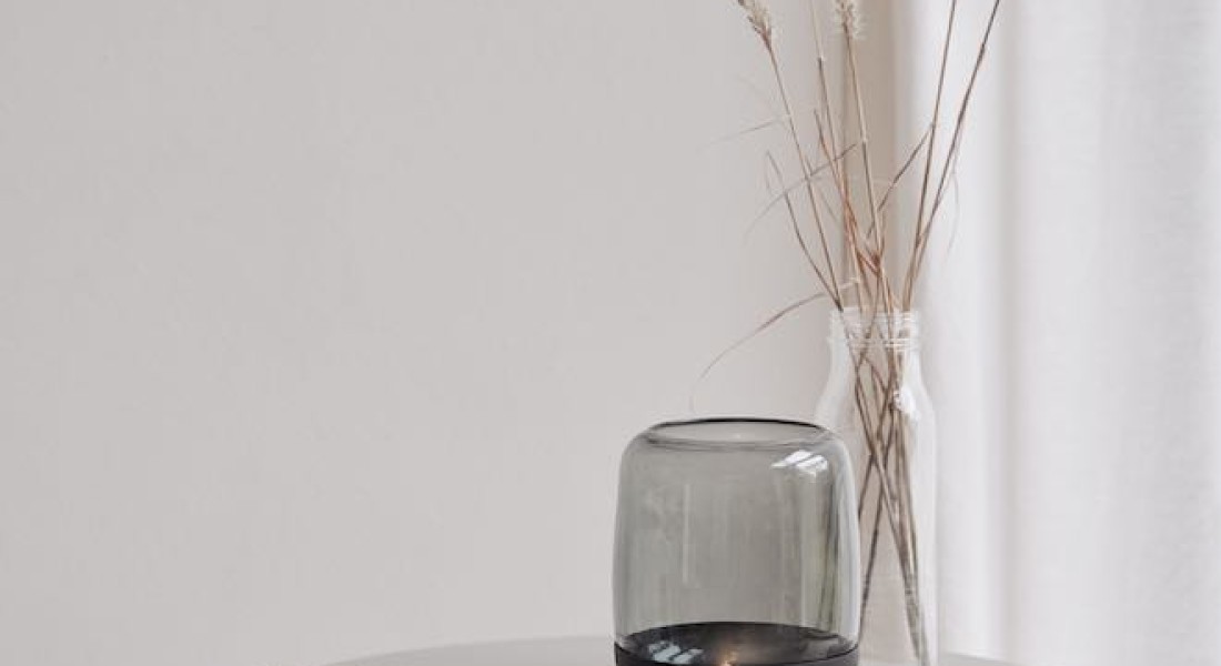 De handgeblazen theelichthouder voor de donkere dagen