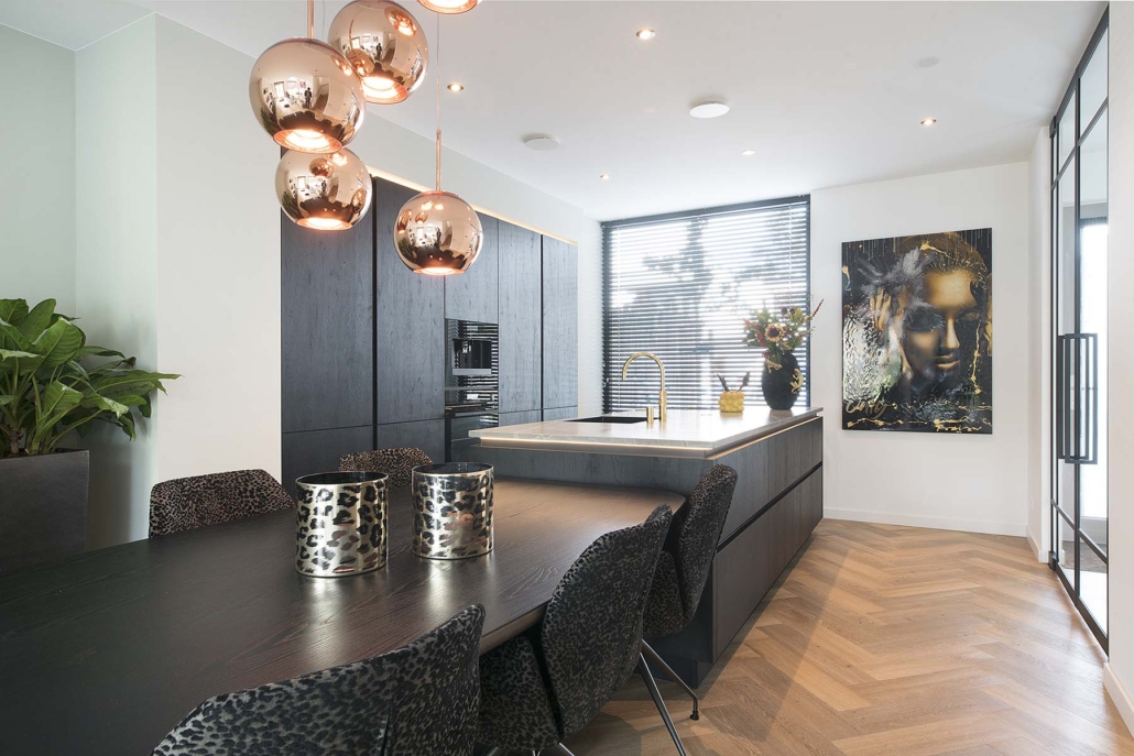 Maatwerkkeuken in houtnerflook in Den Haag