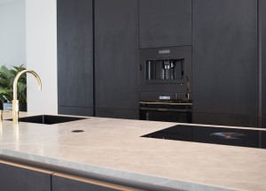 Maatwerkkeuken in houtnerflook in Den Haag