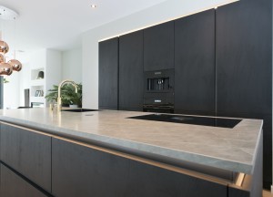 Maatwerkkeuken in houtnerflook in Den Haag