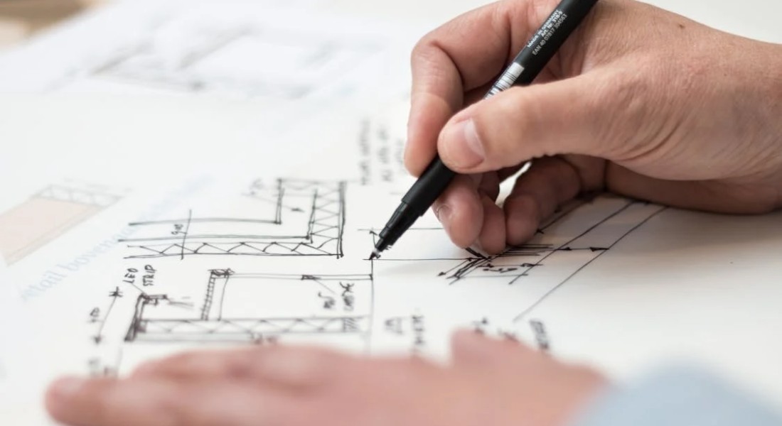 Een geschikte installateur voor je thuisbatterij vinden: zo pak je het aan