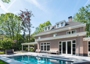 Luxe zwembad in de tuin: de ultieme blikvanger voor buiten