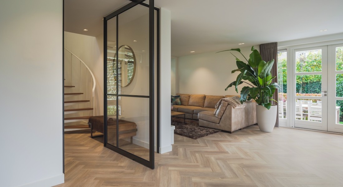 PVC visgraat vloer: de perfecte mix van stijl en onderhoudsgemak