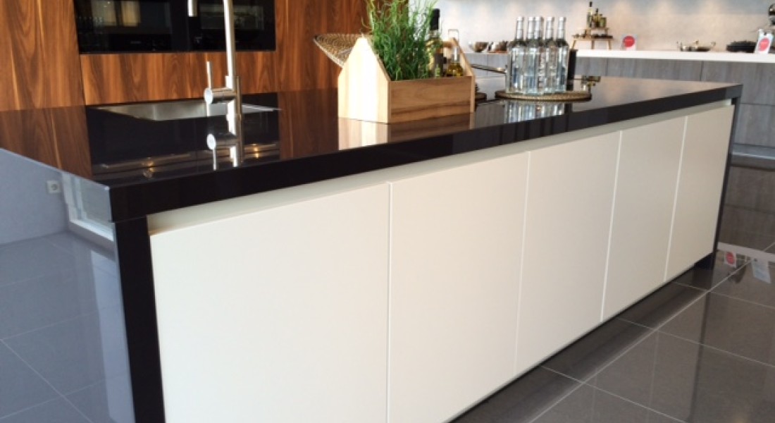 Mat, hoogglans of houtlook: welke keukenfronten passen bij jouw stijl?