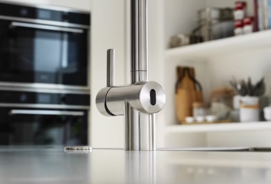 Wat een slimme keukenkraan doet voor hygiëne en waterverbruik