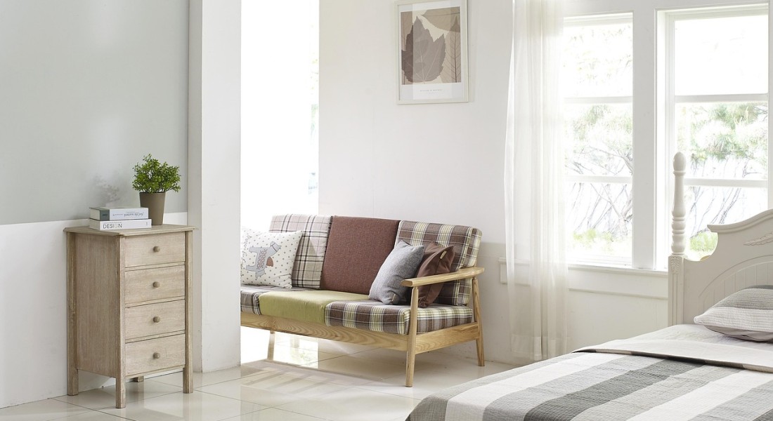 Houten jaloezieën op maat: jouw persoonlijke stijl in raamdecoratie