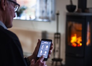 Zo stook je makkelijker en schoner met een slimme haardbediening - Rookgasventilatoren