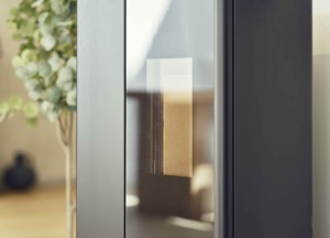 Een ondiepe, stille pelletkachel die je pas na 22 uur stoken moet bijvullen - RIKA