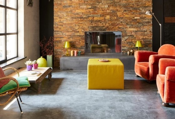 Een tegelvloer met natuursteen look die overal bij past