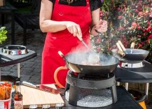 Een buitenkeuken inrichten? Zo maak je het praktisch en gezellig!