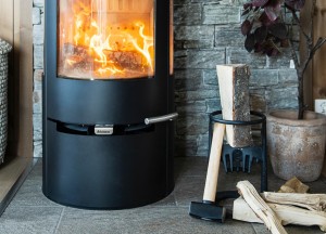 Lenteavond in de tuin? Zo steek je eenvoudig een knusse vuurkorf aan