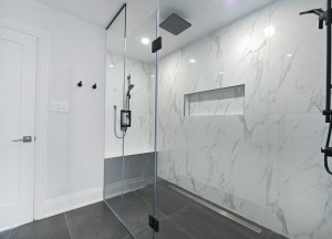 De juiste afwerking voor je vloer: zo kies je tussen vloerlak en vloerolie voor jouw badkamer