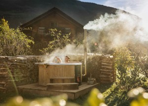 Ticra Outdoor | Verschillende hottub merken: welke past bij jouw tuin? - Ticra Outdoor, Wellness en Glamping