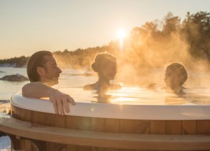 Ticra Outdoor | Wat is het verschil tussen een hottub, jacuzzi en whirlpool? - Ticra Outdoor, Wellness en Glamping