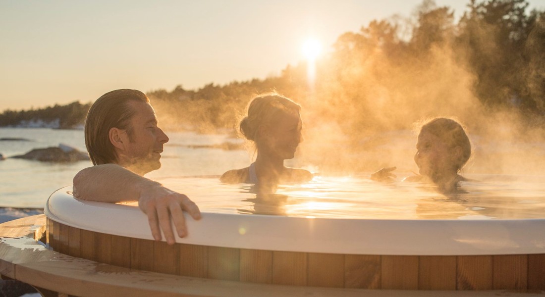 Wat is het verschil tussen een hottub, jacuzzi en whirlpool? | Ticra Outdoor
