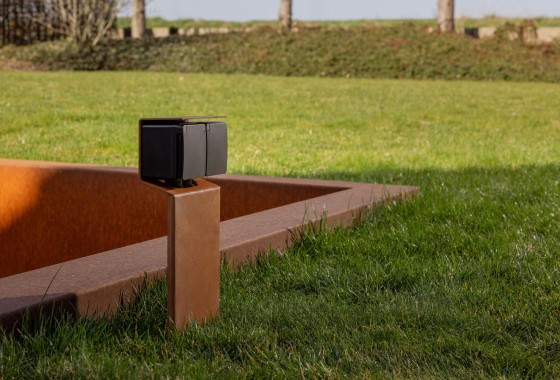 Zo regel je stroom in je tuin: ontdek de Niko Hydro tuinpaal