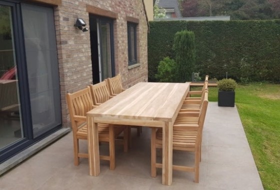 Zo bescherm je je houten tuinmeubelen voor een nieuw seizoen