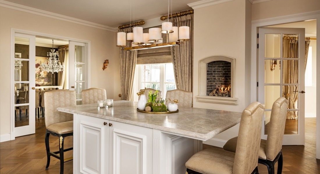 Klassiek Long Island interieur met maatwerk keuken en meubels