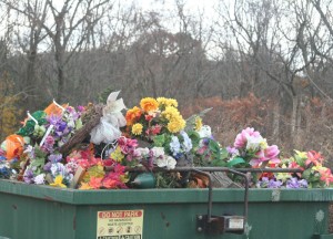 Grofvuil container huren: zo geef je je tuin een frisse start