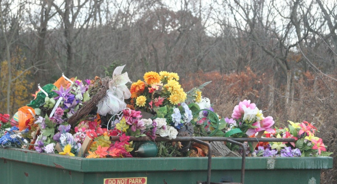 Grofvuil container huren: zo geef je je tuin een frisse start