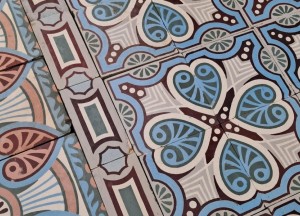 Geef je vloer karakter met Portugese en antieke tegels