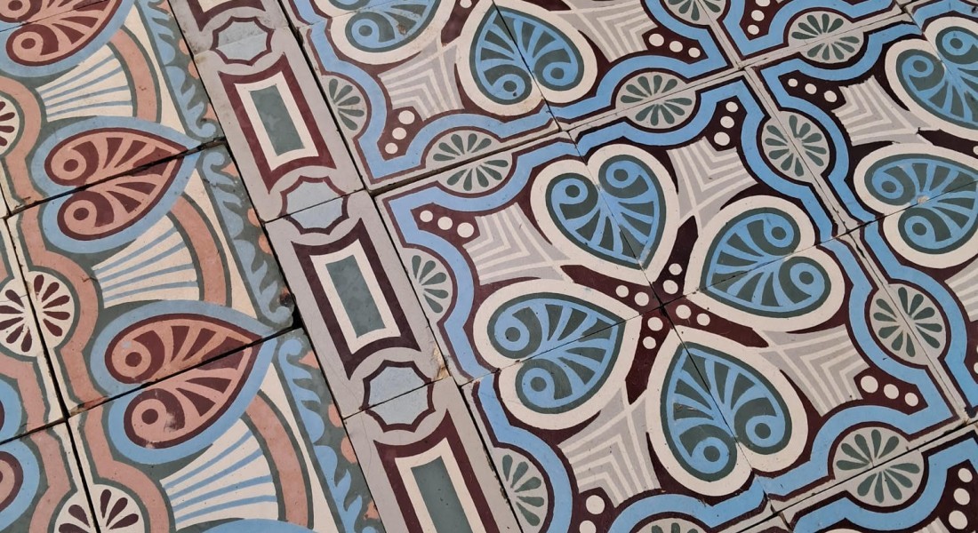 Geef je vloer karakter met Portugese en antieke tegels