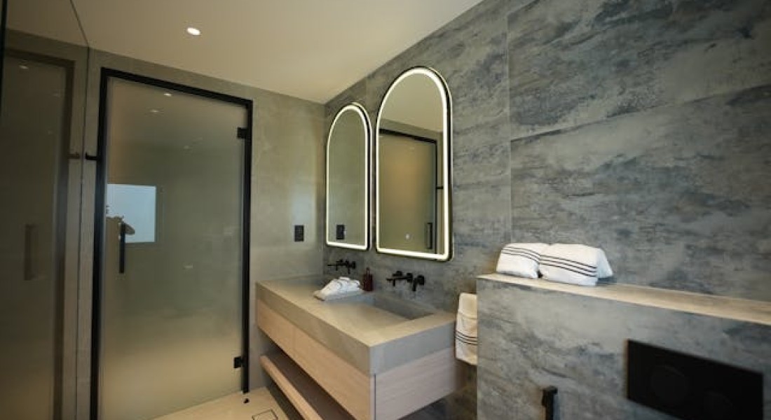 Slim lichtplan voor de badkamer: sfeer, veiligheid en functionaliteit