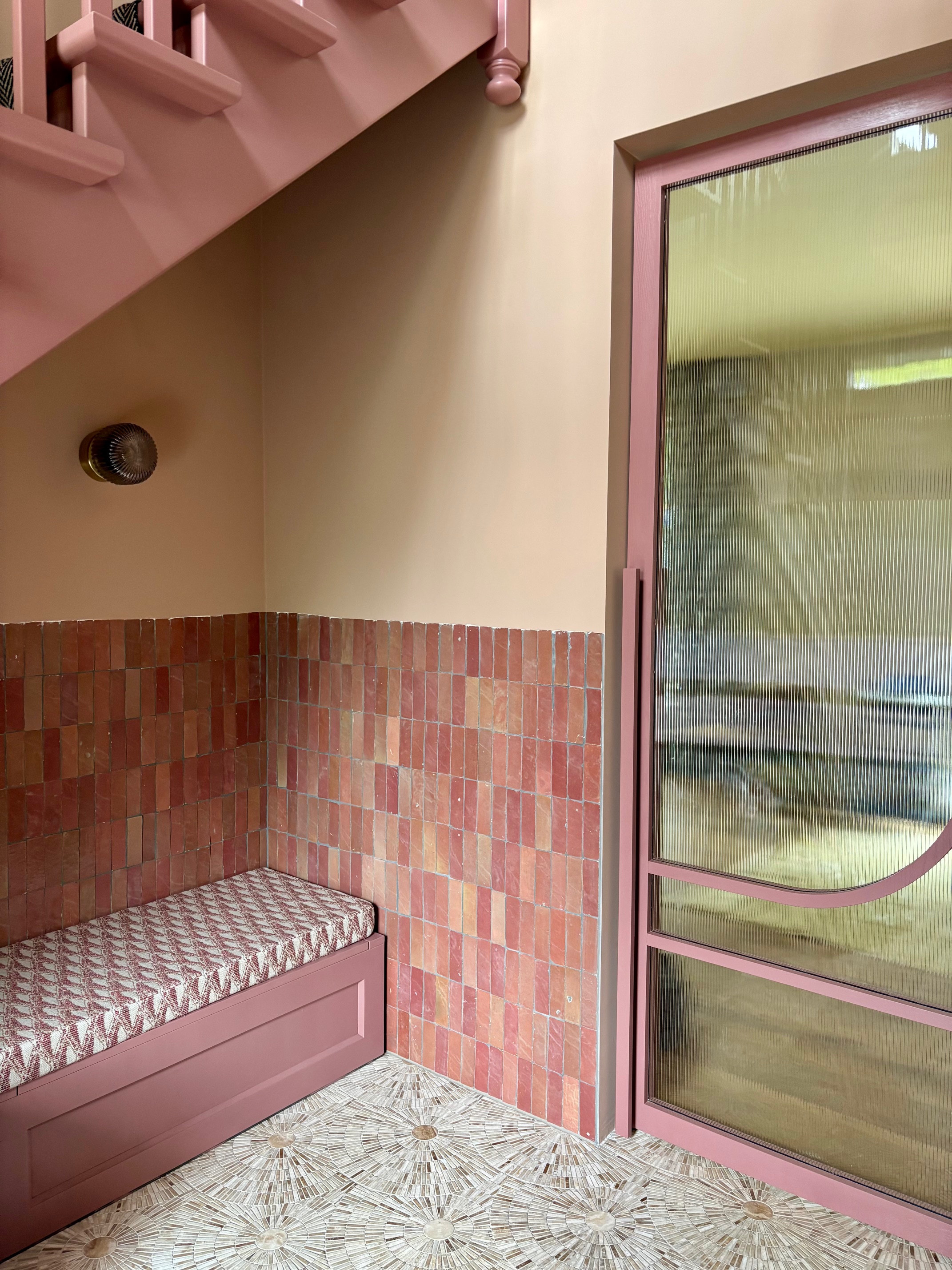 Bejmat Rose Rouge, Mosaic Solare Crema Onyx | Designtegels.nl