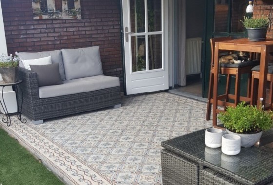 Portugese tegels buiten leggen? Dit wil je weten over cementtegels en keramische tuintegels
