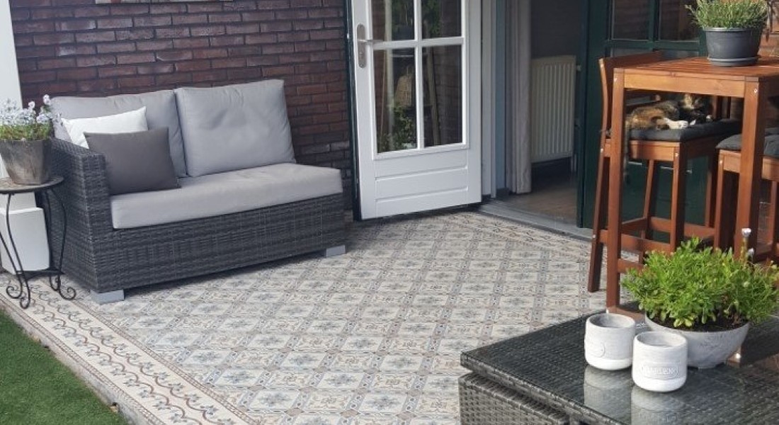 Portugese tegels buiten leggen? Dit wil je weten over cementtegels en keramische tuintegels