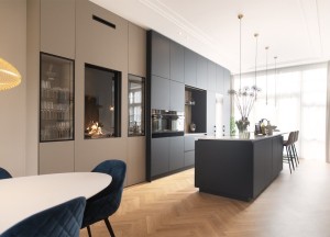 Luxe maatwerk keuken met doorkijkhaard | Kitchenstudio - Kitchenstudio