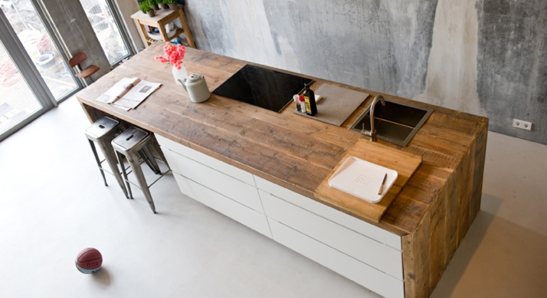 Houten werkblad in de keuken: stijlvol of juist onpraktisch?