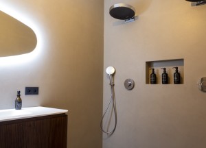 Van tegels naar een microcement badkamer - 
