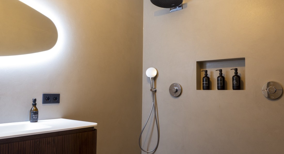 Van tegels naar een microcement badkamer