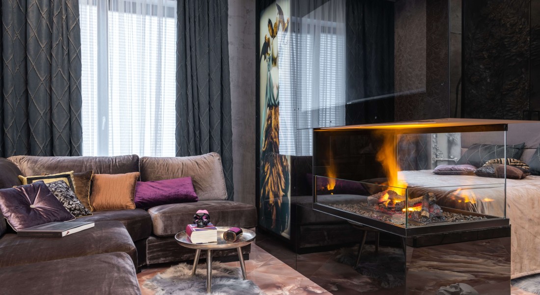 Een fris huis met haard: zo houd je meubels en vloeren schoon zonder gedoe