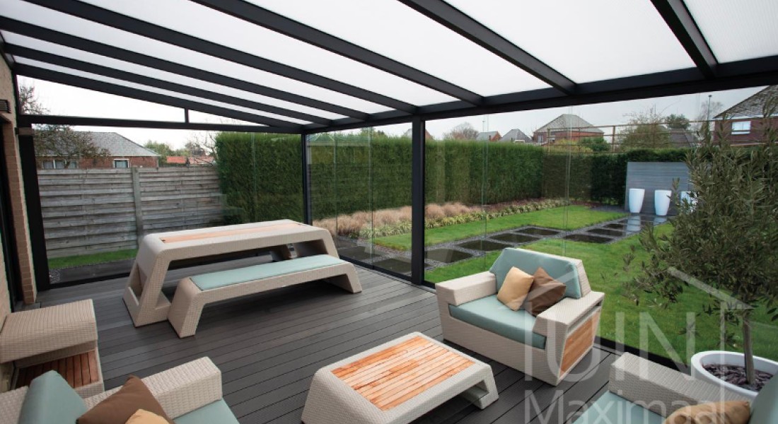 Met een glazen schuifwand maak je een heuse tuinkamer